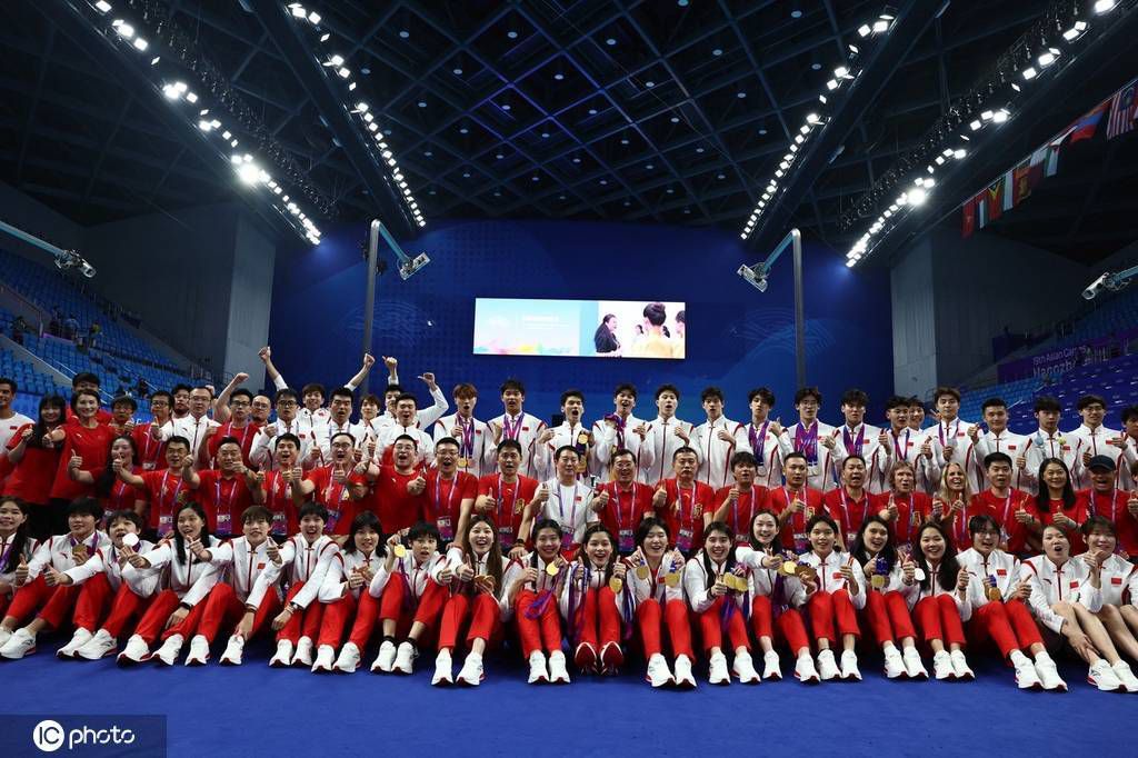 ”关于阿森纳的团队精神，廷伯表示：“这让事情变得更容易，我每天都能在训练场上看到他们，基本上，我和他们的训练时间是一样的，这让事情变得更容易。